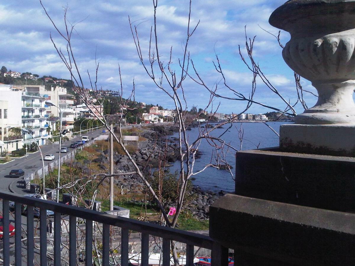 La Terrazza Dei Normanni Apartment Aci Castello Luaran gambar